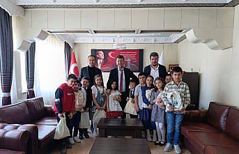 İlkokul öğrencileri Artova Belediye Başkanı Ali Güner'i ziyaret etti