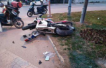 Karabük’te otomobille çarpışan motosikletli yaralandı