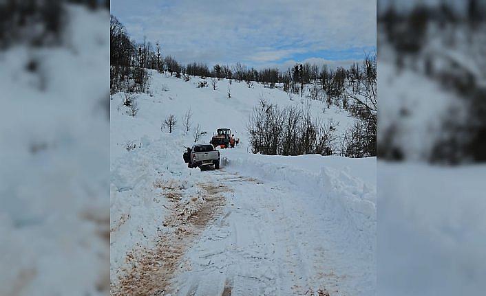 Kastamonu'da ekiplerin karla mücadelesi sürüyor