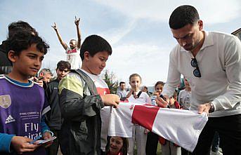 Milli futbolcu Merih Demiral, Bolu'da ziyaretlerde bulundu