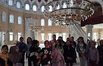 Of'ta “Genç Gönüllerle, Çocuk Gönüller Buluşuyor“ programı düzenlendi