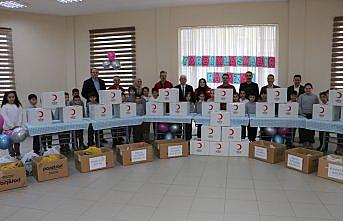 Of'ta hazırlanan yardım kolileri Türk Kızılay'a ulaştırıldı