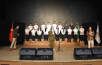 Öğrencilerin bağımlılıkla mücadele için yazdığı şiirlerden öğretmenleri şarkı besteledi