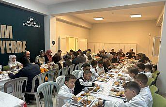 Oğuzlar Kaymakamı Tayfun Yılmaz, öğrenci ve velilerle iftar yaptı