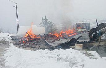 Ordu'da evde çıkan yangın iş makineleri ile kar atılmasıyla söndürüldü
