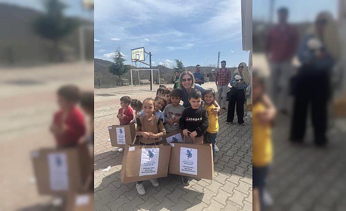 Samsun Mutluluğun Kanatları Derneğinden öğrencilere bayram hediyesi
