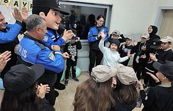 Samsun'da polislerden Down sendromlu Derin'e sürpriz ziyaret