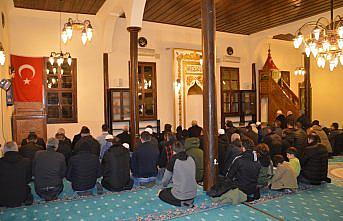 Samsun'da vatandaşlar ilk teravihte tarihi camileri doldurdu