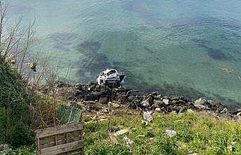 Sinop'ta otomobilin uçuruma devrildiği kazada sürücü yara almadı