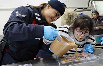 Tokat'ta down sendromlu çocuklar çikolata ve ekmek yaptı