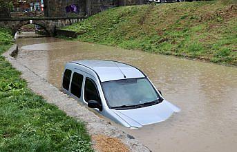 Trabzon'da sağanak hayatı olumsuz etkiledi