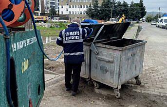 19 Mayıs ilçesinde çöp konteynerleri temizlendi