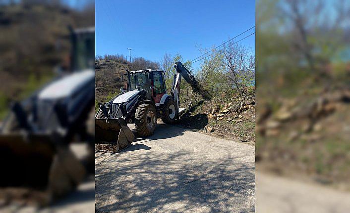Almus'ta köy grup yollarında temizleme çalışması yapıldı