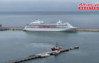 “Astoria Grande“ kruvaziyeri 700 Rus yolcusuyla Amasra'ya geldi