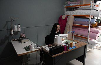 Dikiş kursunda aldığı eğitimle evinde atölye kurdu