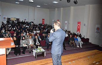 Espiye'de “gençlerin kimlik arayışı“ konulu söyleşi düzenlendi