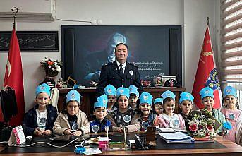 Espiye'de öğrencilerden İlçe Emniyet Müdürlüğü'ne ziyaret