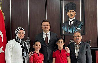 Gerze Kaymakamı Arabacı, koltuğunu temsili olarak öğrencilere devretti