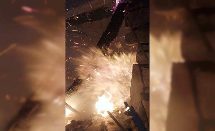 Gerze’de çıkan yangında bir evde hasar oluştu