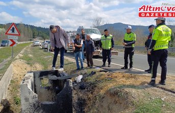 Karabük'te menfeze çarpan hafif ticari araçta 1 kişi öldü, 2 kişi yaralandı
