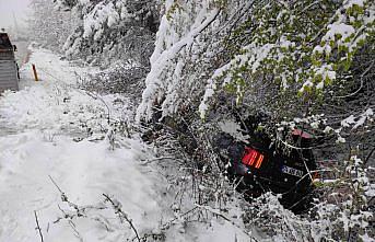 Karabük'te yol kenarına devrilen otomobildeki 1 kişi yaralandı