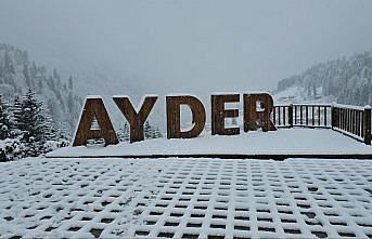 Orta ve Doğu Karadeniz'in yüksek kesimleri beyaza büründü