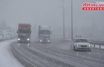 Samsun-Ankara kara yolunda kar yağışı etkili oldu