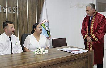 Sinop'ta genç çift “faizsiz kredi desteği“yle dünyaevine girdi