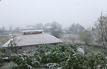 Tekkeköy ilçesinde kar yağışı etkili oldu