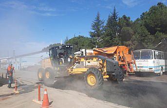 Trabzon Büyükşehir Belediyesi'nin yol yapım çalışmaları sürüyor