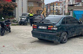 Türkeli’de otomobile çarpan motosikletin sürücüsü yaralandı