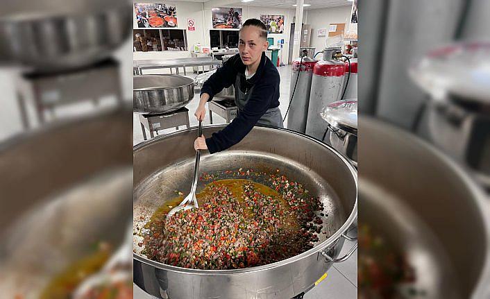 Zonguldak BEUN aşçılık öğrencilerinden depremzedelere “Gönül Mutfağı“ desteği
