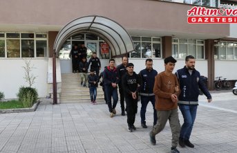 Amasya’da bir otomobilde 6 düzensiz göçmen yakalandı