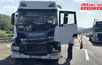 Anadolu Otoyolu'nda çarpışan tırlar ulaşımı aksattı