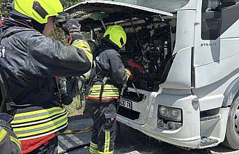 Anadolu Otoyolu'nun Bolu kesiminde seyir halindeki tır yandı