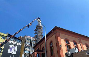 Asırlık caminin tehlike oluşturan minaresinin yıkımına başlandı