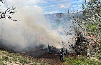 Bolu'da çıkan yangında cami, köy konağı ve bir ev yandı