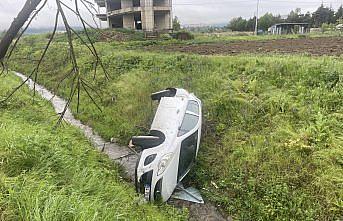 Bolu'da dereye devrilen otomobildeki 2 kişi yaralandı