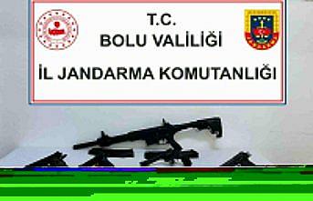 Bolu'da ruhsatsız silahların bulunmasına ilişkin 4 zanlıya gözaltı