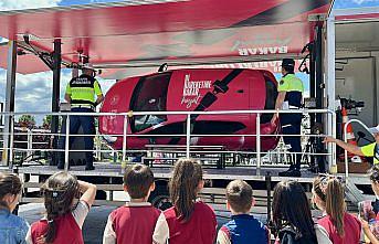 Düzce'de mobil eğitim tırında trafik kuralları anlatıldı