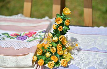 Giresun'da sarı dağ gülleri çayırları süsledi