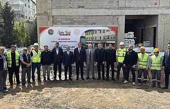 Karabük Valisi Mustafa Yavuz, yapımı süren okullarda incelemelerde bulundu