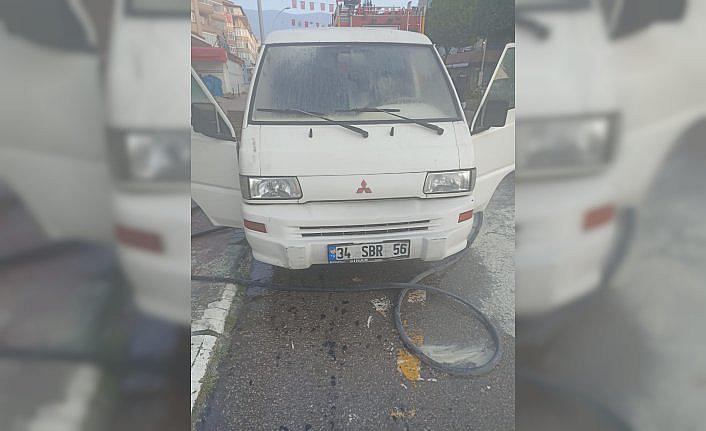 Karabük'te park halindeki panelvanda çıkan yangın söndürüldü