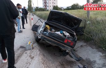 Kastamonu'da bariyerlere çarpan otomobildeki çift yaralandı