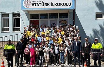 Ladik ilçesinde trafik haftası etkinlikleri kapsamında çocuklar bilgilendirildi