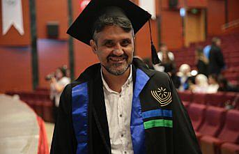 Okuma azmiyle 6 diploma sahibi oldu, eğitim serüveni bitmedi