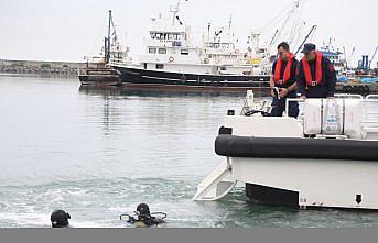 Samsun'da dalgıçlar deniz dibinde temizlik yaptı