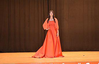 Sinop’ta “Geçmişten günümüze “Sinop Kırmızısı” temalı defile düzenlendi