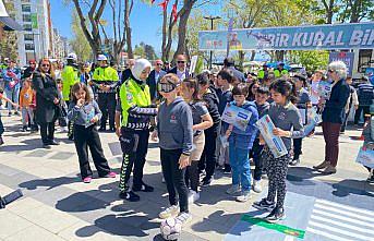 Sinop'ta öğrencilere uygulamalı trafik eğitimi verildi