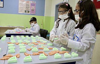Trabzon'da ilkokul öğrencileri kokulu sabun üretiyor